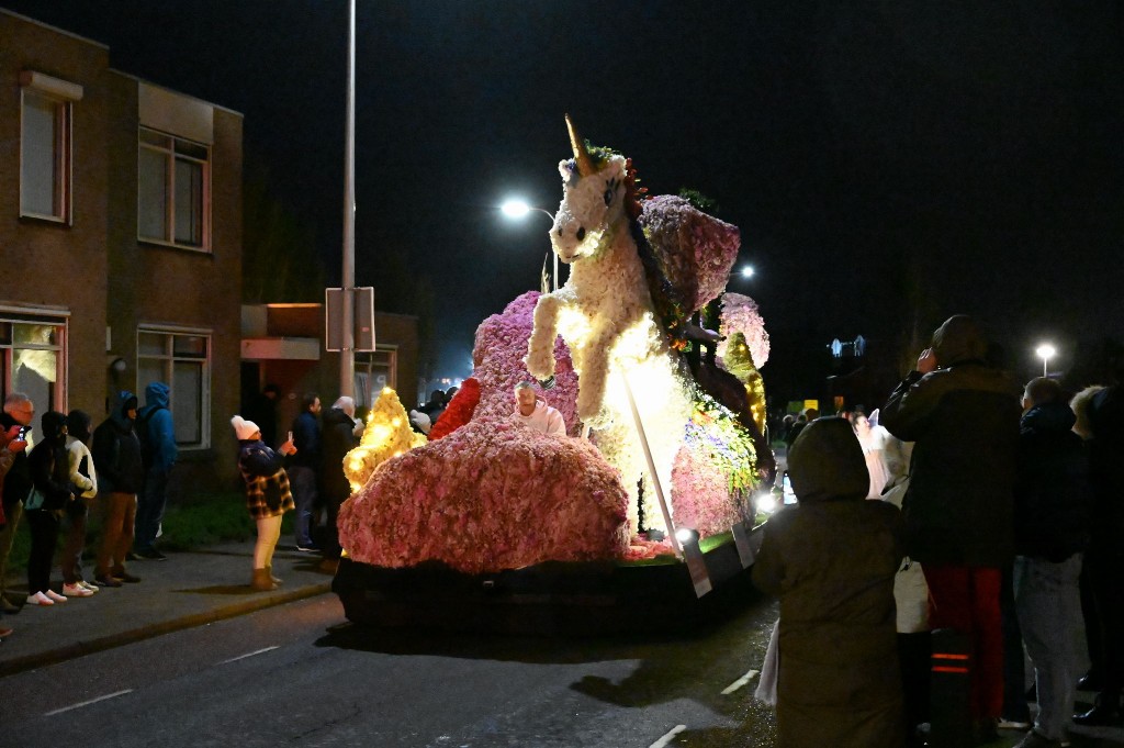 ../Images/Verlicht bloemencorso 2024 111.jpg